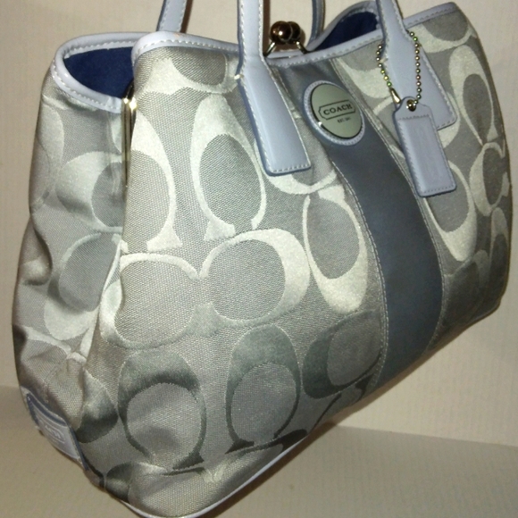 ~Like New~ Stunning COACH Signature Stripe XL Ice Blue Framed Kisslock Satchel~ - Picture 3 of 16